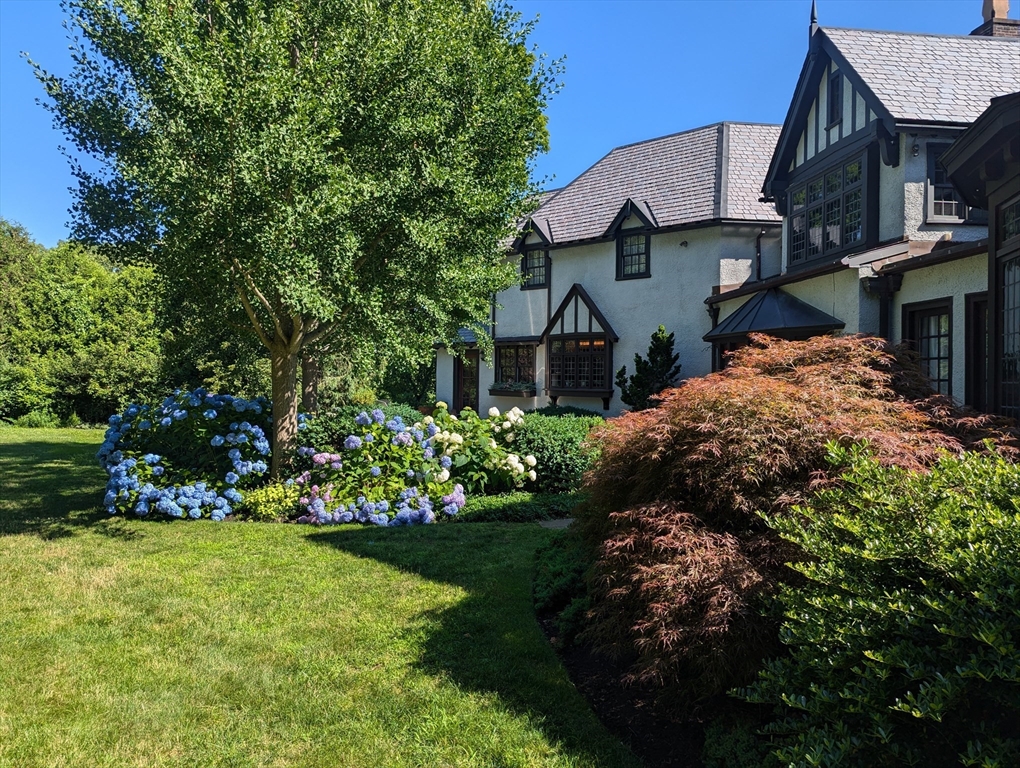 Wellesley, Massachusetts, 02482, United States, 9 Bedrooms Bedrooms, ,10 BathroomsBathrooms,Residential,For Sale,1804241