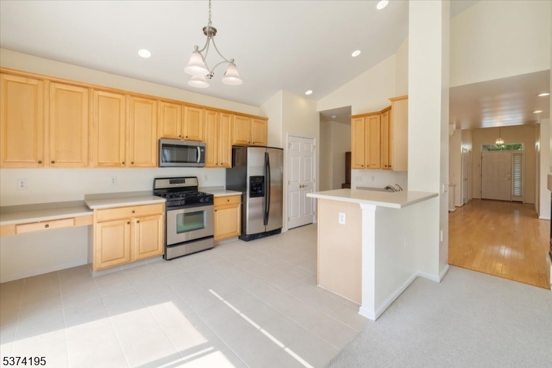 Franklin Twp., New Jersey, 08873, United States, 3 Bedrooms Bedrooms, ,2 BathroomsBathrooms,Residential,For Sale,1908431