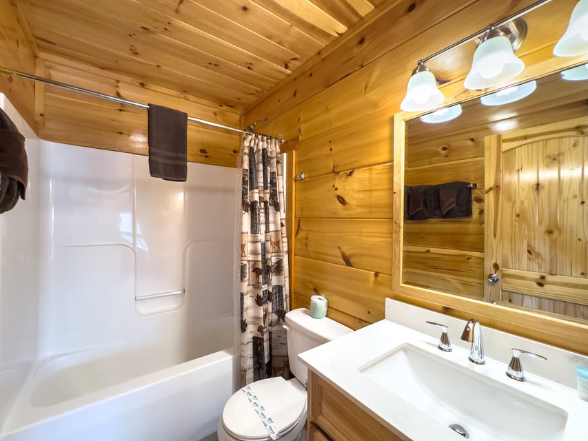 Sevierville, Tennessee, 37876, United States, 13 Bedrooms Bedrooms, ,14 BathroomsBathrooms,Residential,For Sale,1974606