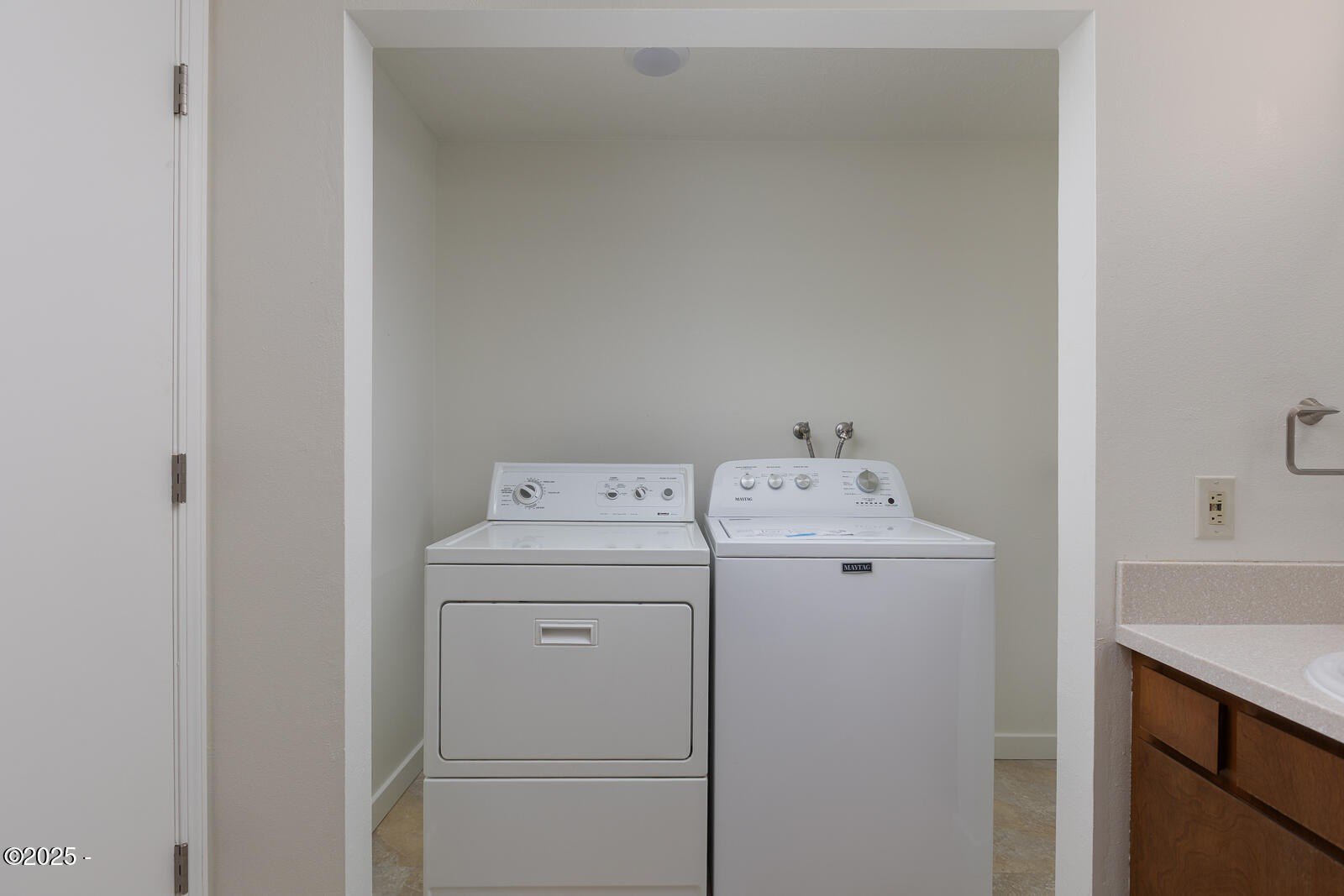 Lincoln City, Oregon, 97367, United States, 2 Bedrooms Bedrooms, ,2 BathroomsBathrooms,Residential,For Sale,1970339