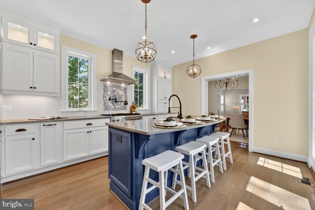 Arlington, Virginia, 22213, United States, 5 Bedrooms Bedrooms, ,5 BathroomsBathrooms,Residential,For Sale,1982488