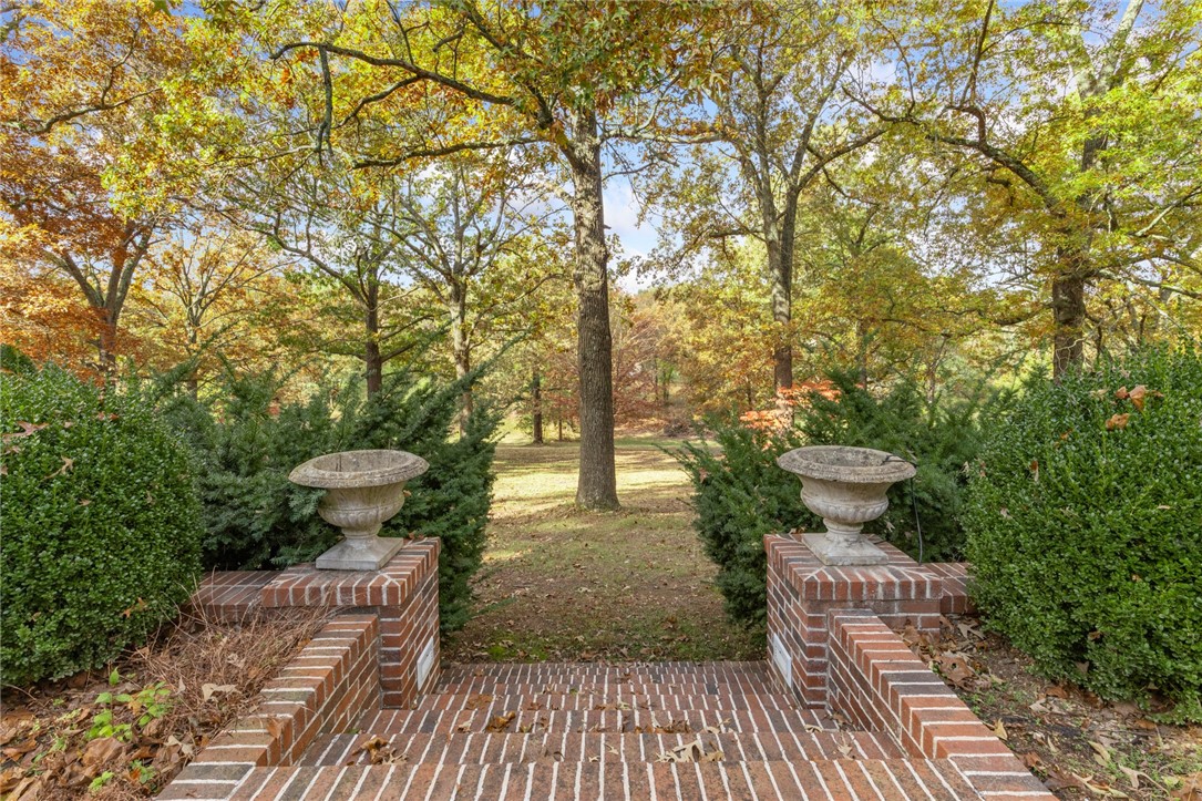 Harrison, Arkansas, 72601, United States, 4 Bedrooms Bedrooms, ,5 BathroomsBathrooms,Residential,For Sale,1989365