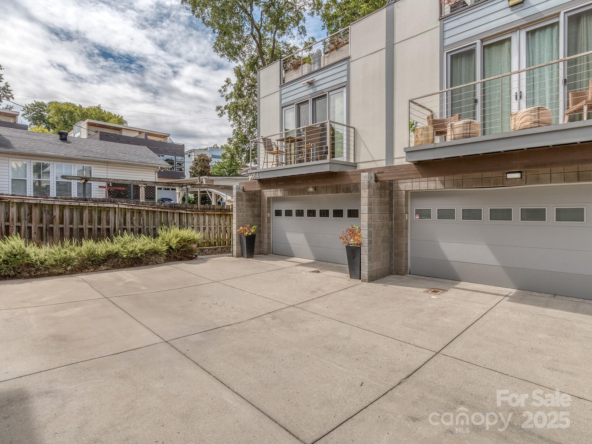 Charlotte, North Carolina, 28202, United States, 2 Bedrooms Bedrooms, ,3 BathroomsBathrooms,Residential,For Sale,1986288