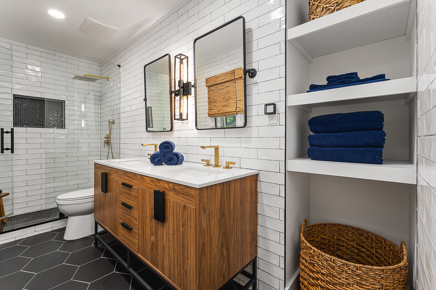  Beautifully Renovated Roswell Home Blends Contemporary Style with Classic Charm - 物件實景