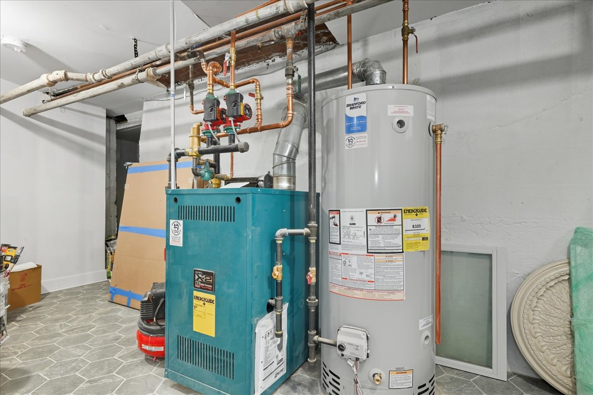 Floral Park, New York, 11001, United States, 4 Bedrooms Bedrooms, ,4 BathroomsBathrooms,Residential,For Sale,1977221