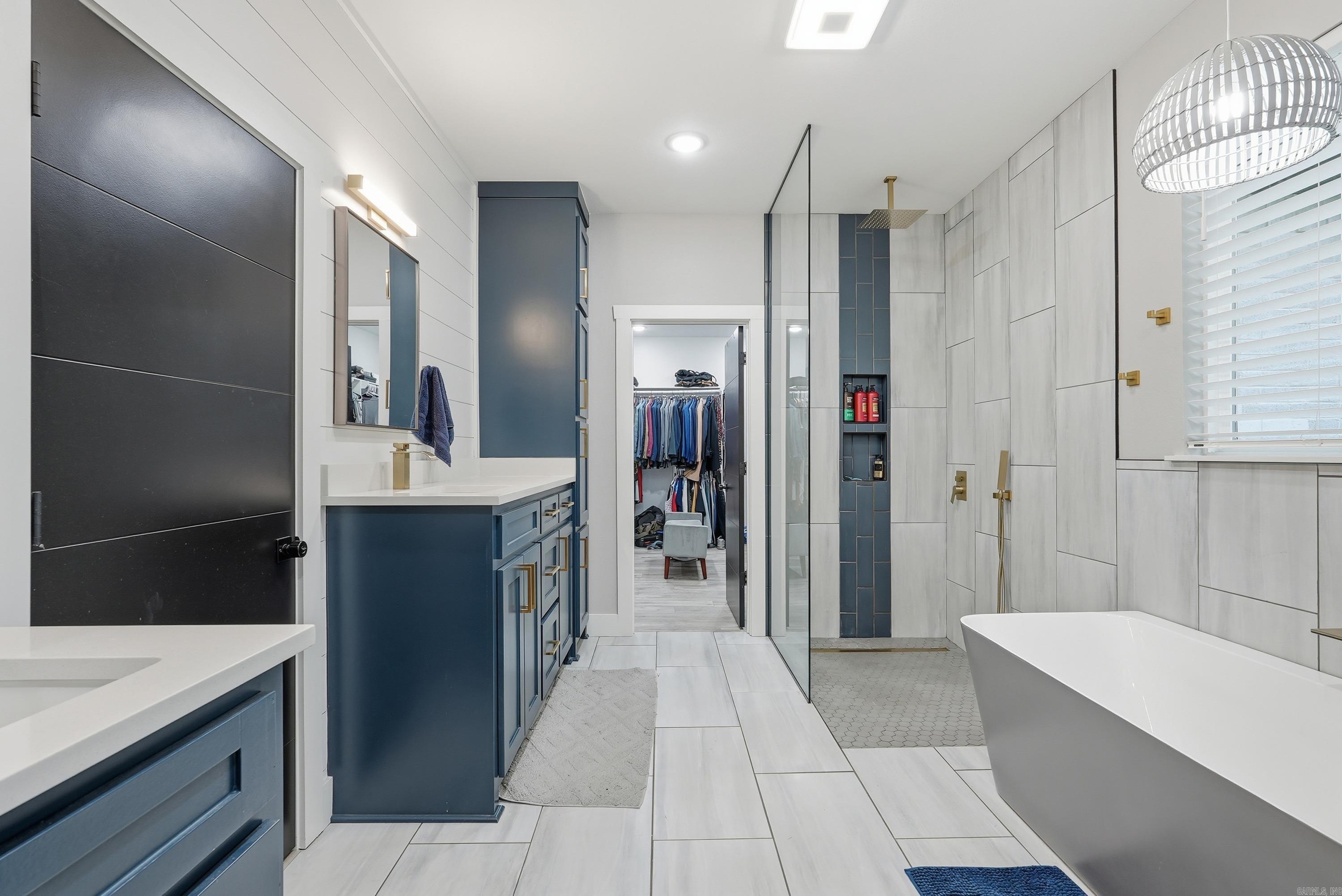 Morrilton, Arkansas, 72110, United States, 3 Bedrooms Bedrooms, ,4 BathroomsBathrooms,Residential,For Sale,2003394