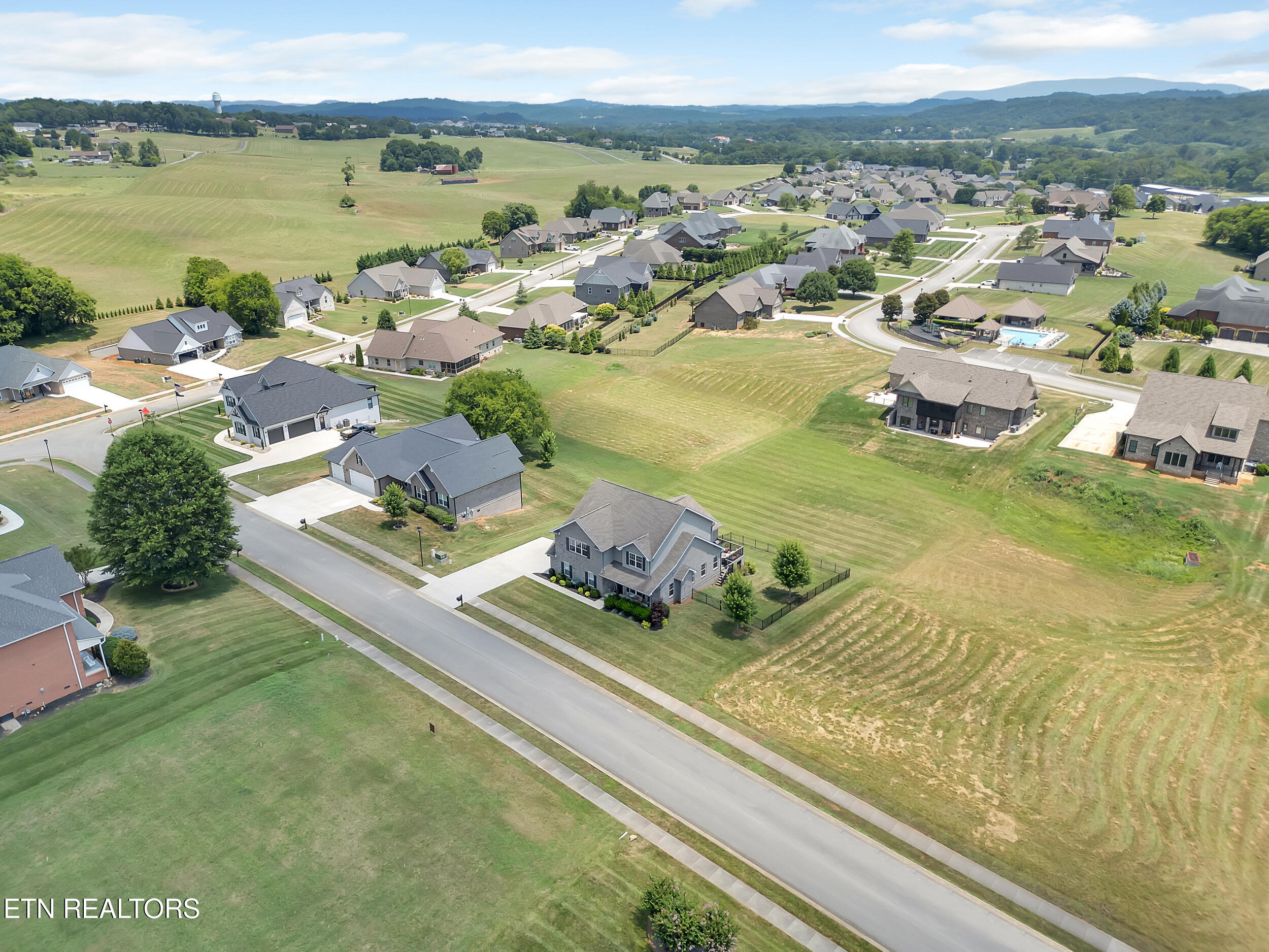 Sevierville, Tennessee, 37876, United States, 5 Bedrooms Bedrooms, ,4 BathroomsBathrooms,Residential,For Sale,1930637
