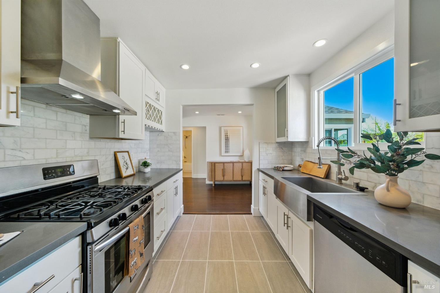 Petaluma, California, 94952, United States, 2 Bedrooms Bedrooms, ,1 BathroomBathrooms,Residential,For Sale,1934208