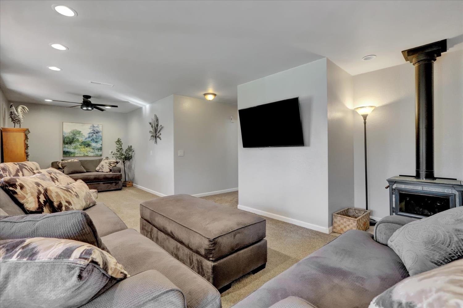 Grass Valley, California, 95949, United States, 4 Bedrooms Bedrooms, ,3 BathroomsBathrooms,Residential,For Sale,2015333