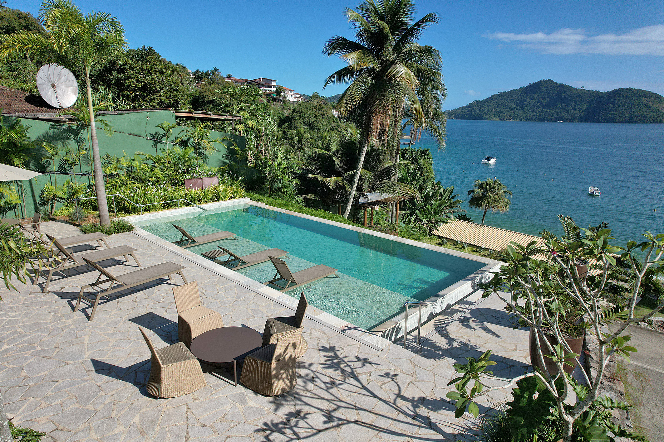  Beachfront house with a swimming pool and a gym - 物件實景