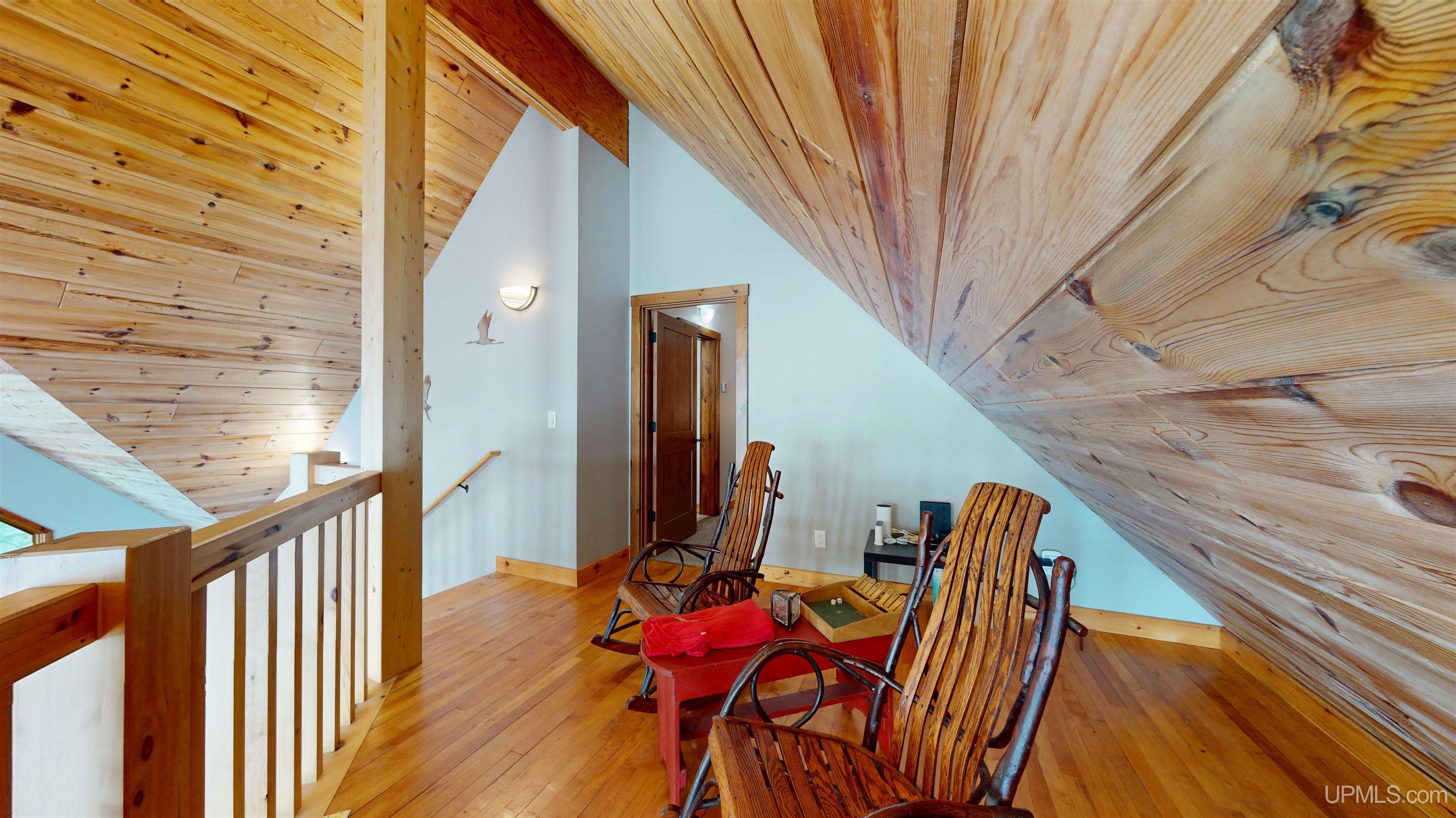 Marquette, Michigan, 49855, United States, 2 Bedrooms Bedrooms, ,4 BathroomsBathrooms,Residential,For Sale,1892873