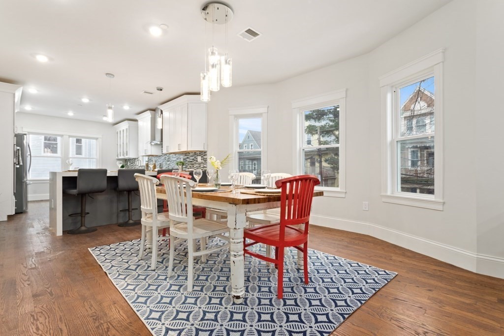 Somerville, Massachusetts, 02144, United States, 2 Bedrooms Bedrooms, ,2 BathroomsBathrooms,Residential,For Sale,1921483