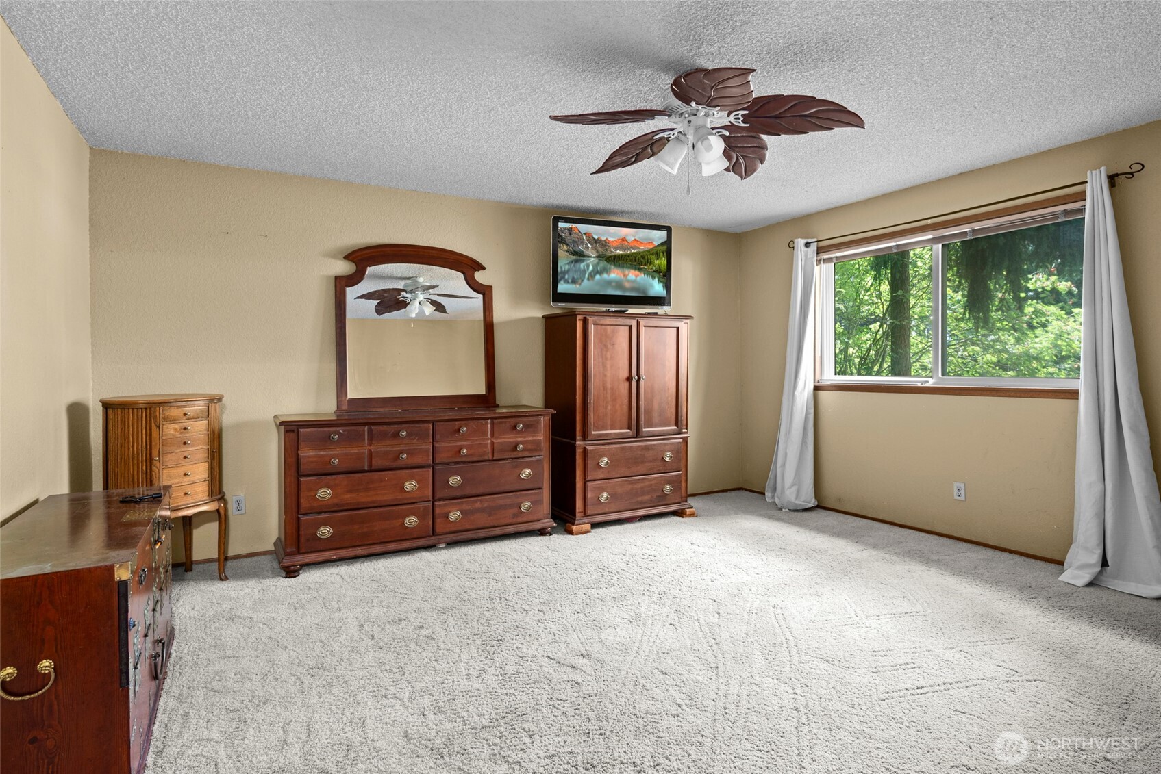 Oak Harbor, Washington, 98277, United States, 4 Bedrooms Bedrooms, ,3 BathroomsBathrooms,Residential,For Sale,1901658