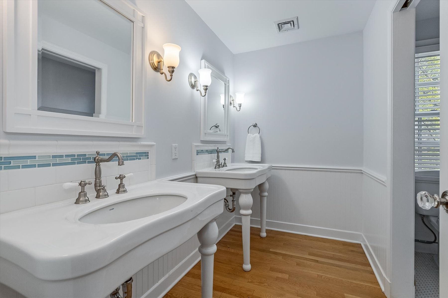  Neighborhood Colonial Blends Historic Charm and Modern Luxury - 物件實景