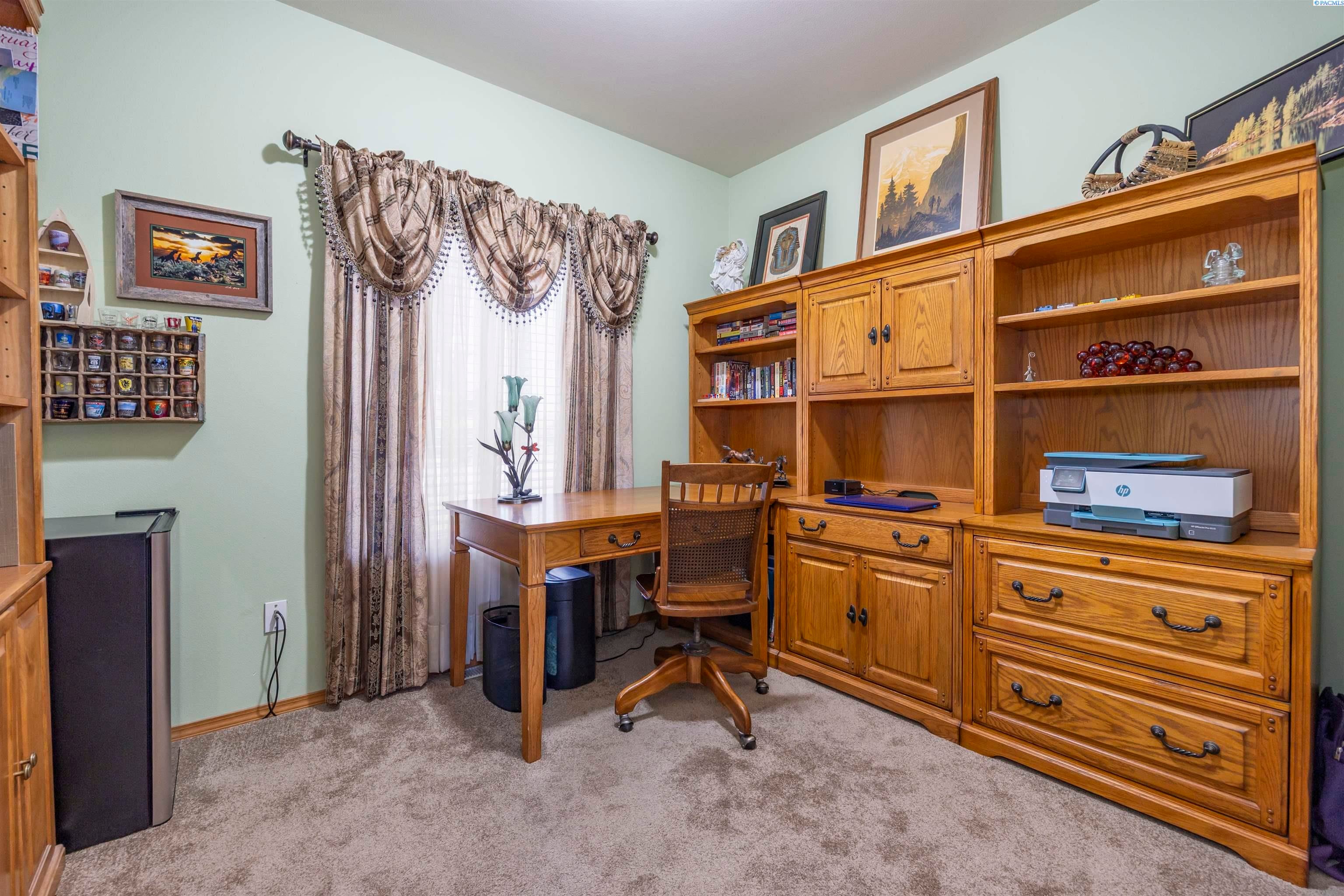 Kennewick, Washington, 99337, United States, 4 Bedrooms Bedrooms, ,3 BathroomsBathrooms,Residential,For Sale,1860973
