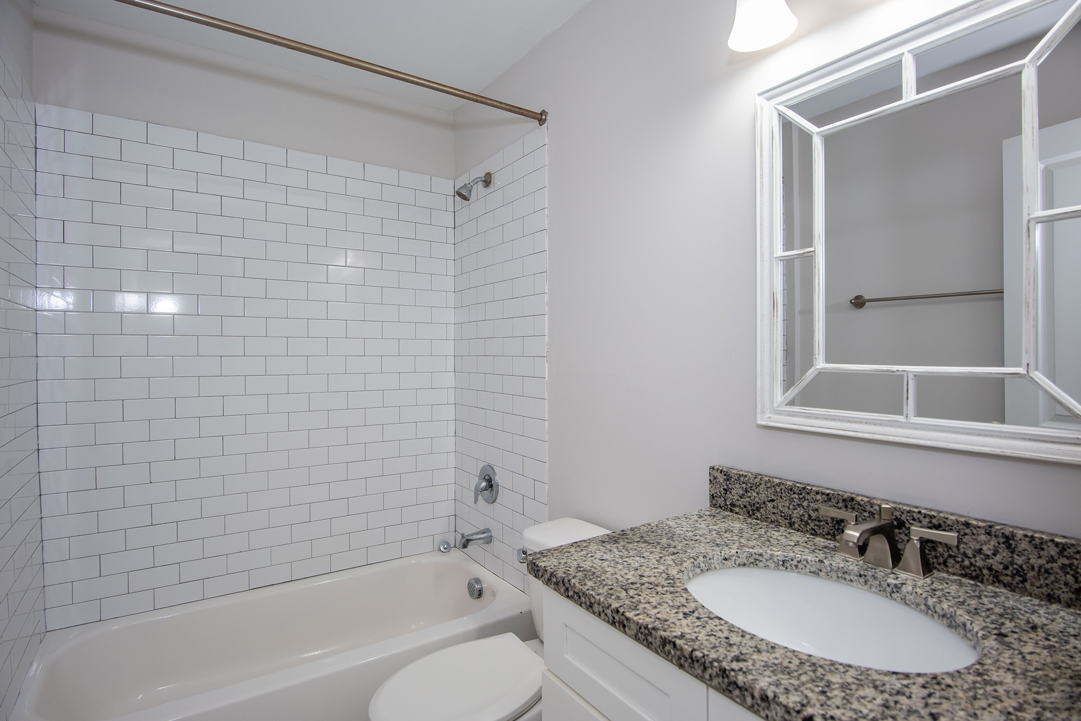  Fully Renovated Townhome with No HOA - 物件實景