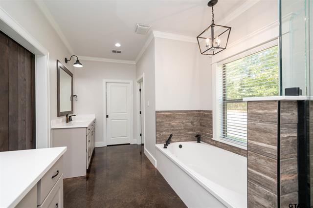 Jacksonville, Texas, 75766, United States, 4 Bedrooms Bedrooms, ,3 BathroomsBathrooms,Residential,For Sale,1975482