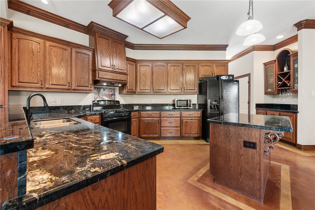 Normangee, Texas, 77871, United States, 4 Bedrooms Bedrooms, ,3 BathroomsBathrooms,Residential,For Sale,1910643