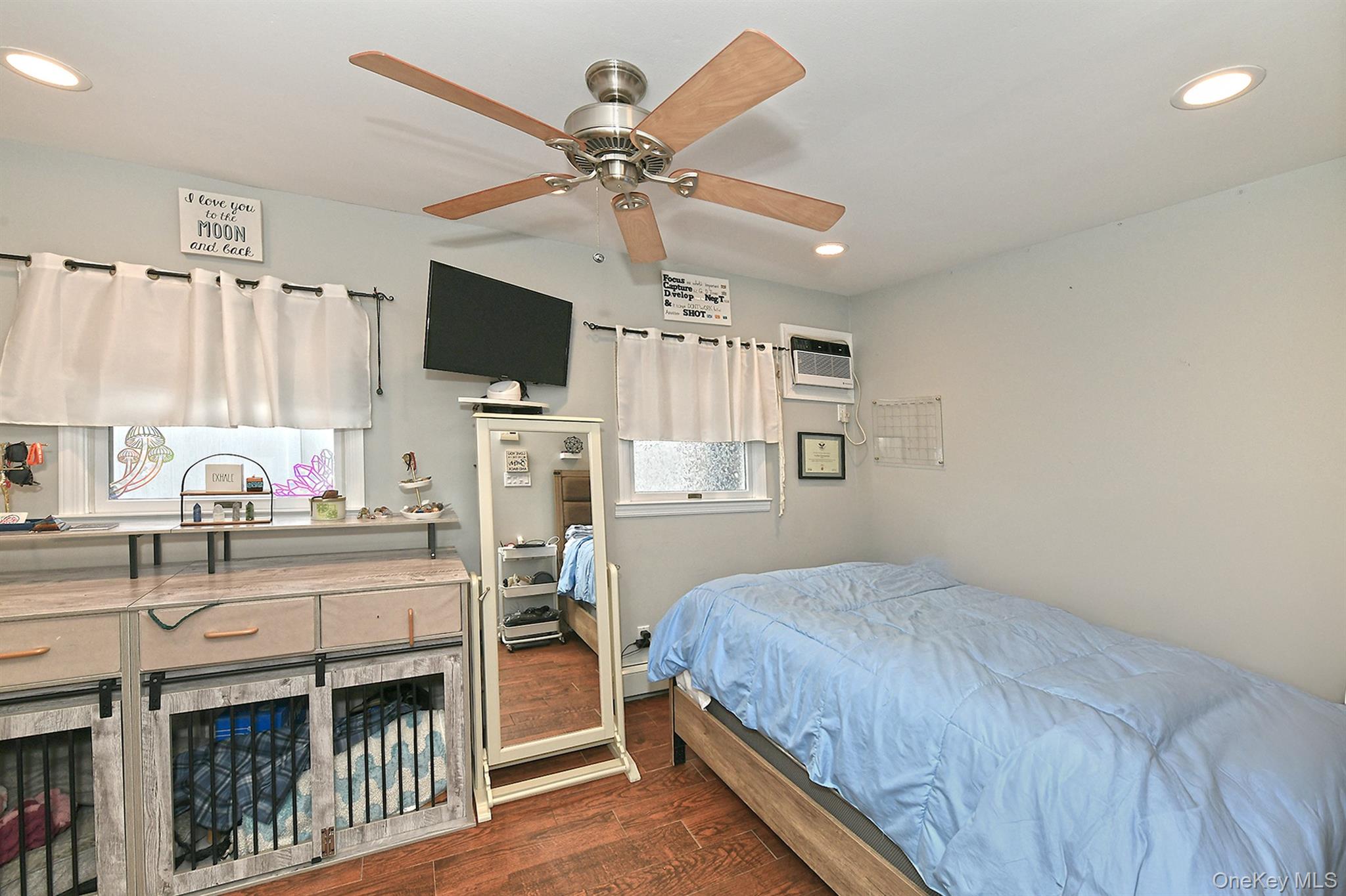 Hicksville, New York, 11801, United States, 3 Bedrooms Bedrooms, ,2 BathroomsBathrooms,Residential,For Sale,1986548