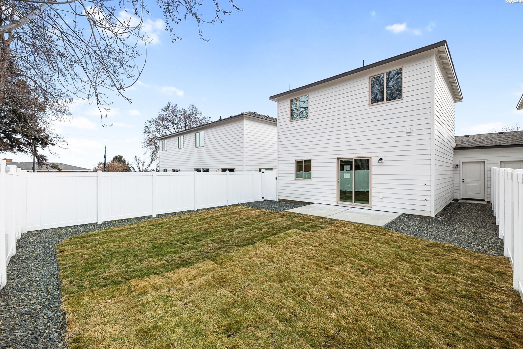 Kennewick, Washington, 99337, United States, 7 Bedrooms Bedrooms, ,Residential,For Sale,1794689