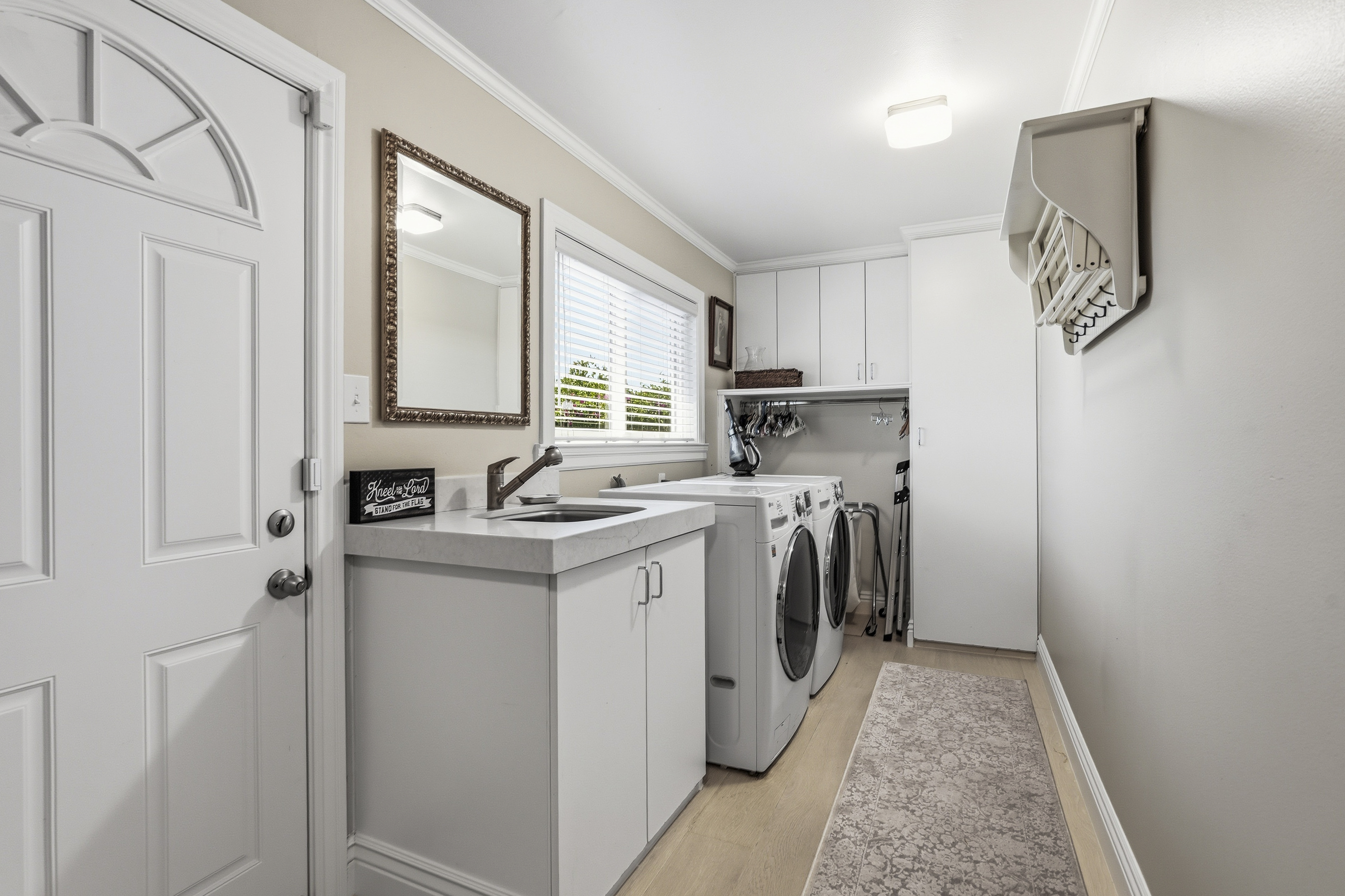  Million Dollar Views and Timeless Elegance in This Exceptional Residence - 物件實景