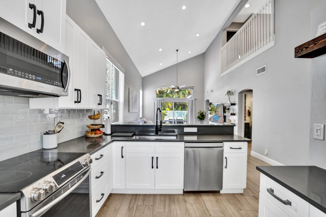 Lake Worth, Florida, 33463, United States, 3 Bedrooms Bedrooms, ,3 BathroomsBathrooms,Residential,For Sale,1940163