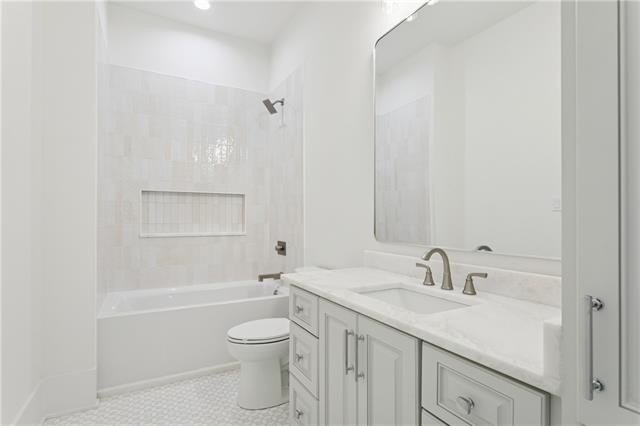 Metairie, Louisiana, 70005, United States, 6 Bedrooms Bedrooms, ,5 BathroomsBathrooms,Residential,For Sale,2010841