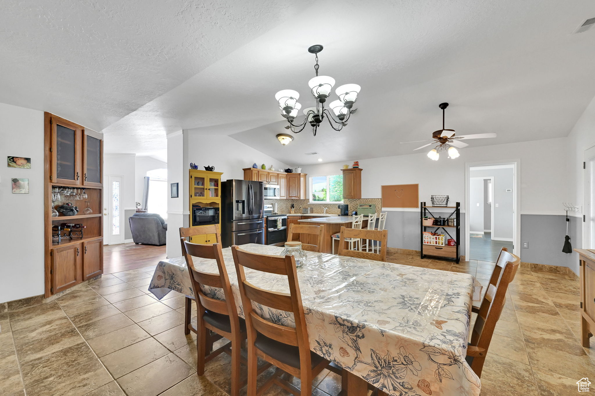 Farr West, Utah, 84404, United States, 4 Bedrooms Bedrooms, ,3 BathroomsBathrooms,Residential,For Sale,1865277