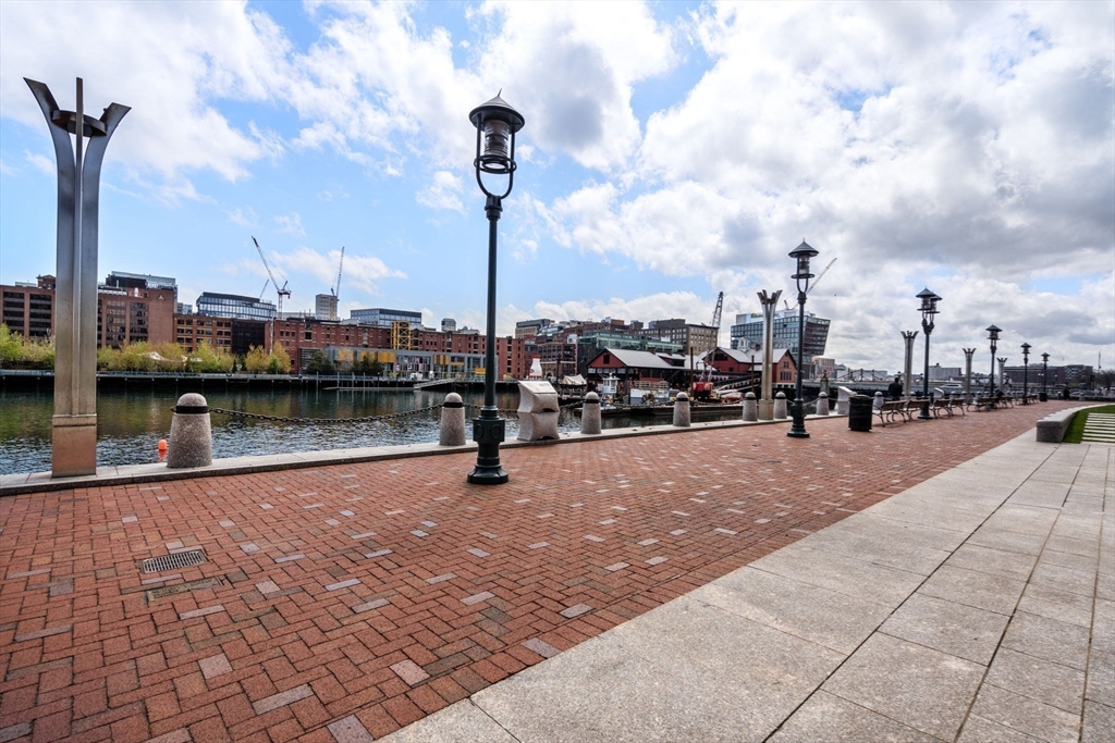 Boston, Massachusetts, 02210, United States, 3 Bedrooms Bedrooms, ,4 BathroomsBathrooms,Residential,For Sale,1821296