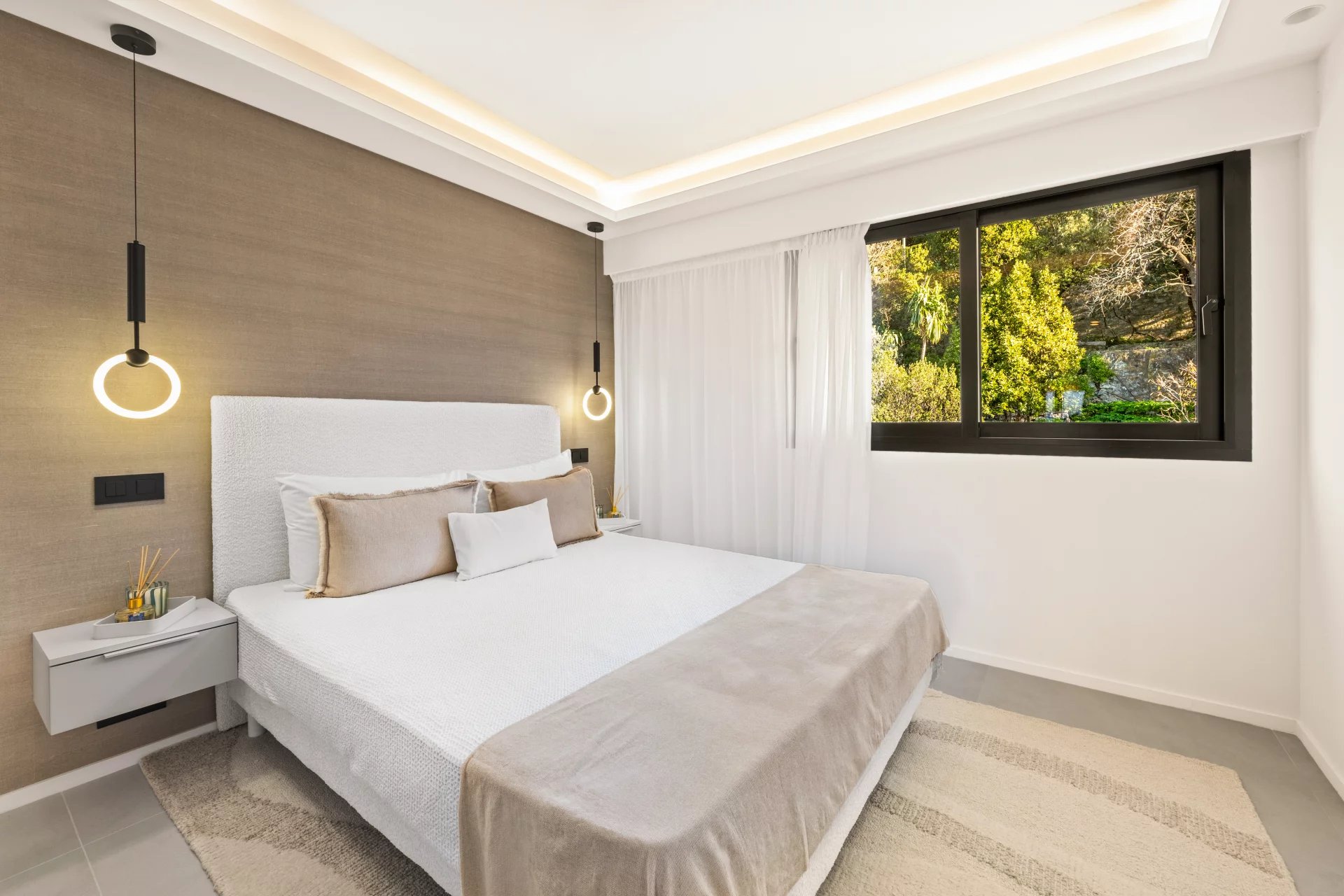 Nice, Provence-Alpes-Côte d’Azur, 06000, FR, 2 Bedrooms Bedrooms, ,Residential,For Sale,1998123