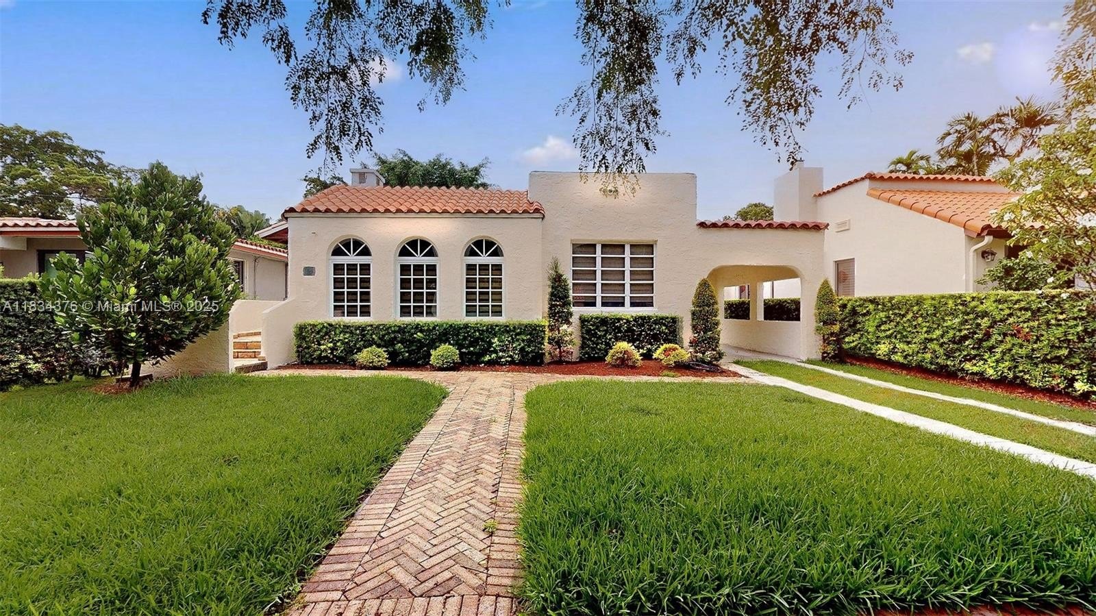 Coral Gables, Florida, 33134, United States, 2 Bedrooms Bedrooms, ,2 BathroomsBathrooms,Residential,For Sale,1989880