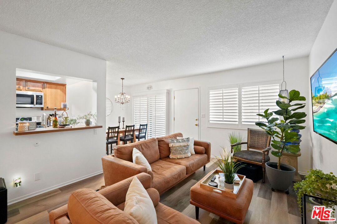 Reseda, California, 91335, United States, 2 Bedrooms Bedrooms, ,3 BathroomsBathrooms,Residential,For Sale,1995543