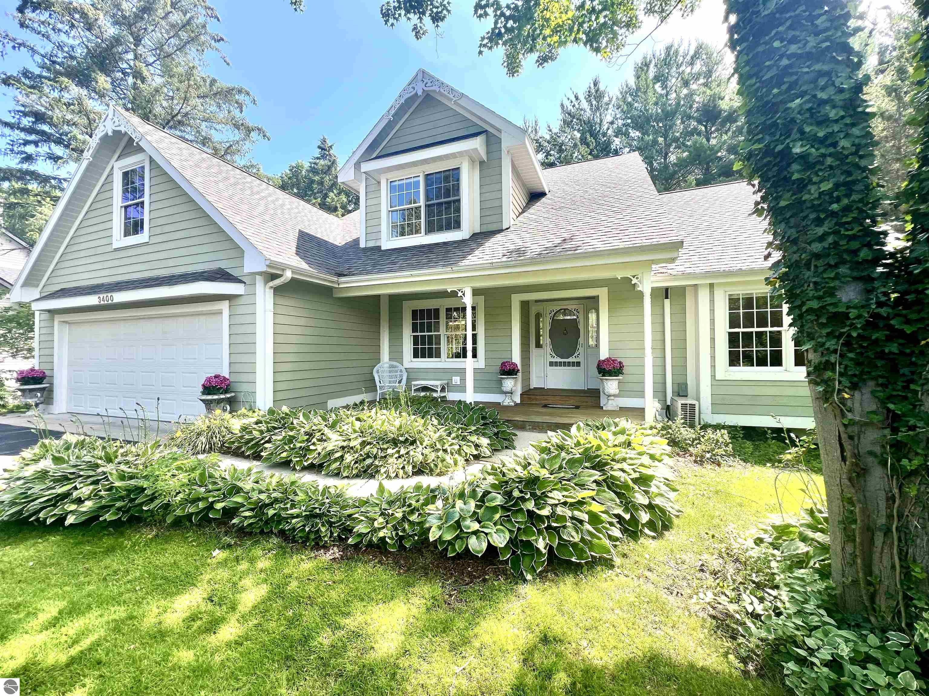 Traverse City, Michigan, 49686, United States, 4 Bedrooms Bedrooms, ,3 BathroomsBathrooms,Residential,For Sale,1883605