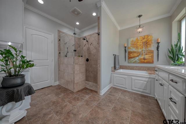 Tyler, Texas, 75706, United States, 4 Bedrooms Bedrooms, ,3 BathroomsBathrooms,Residential,For Sale,1976690