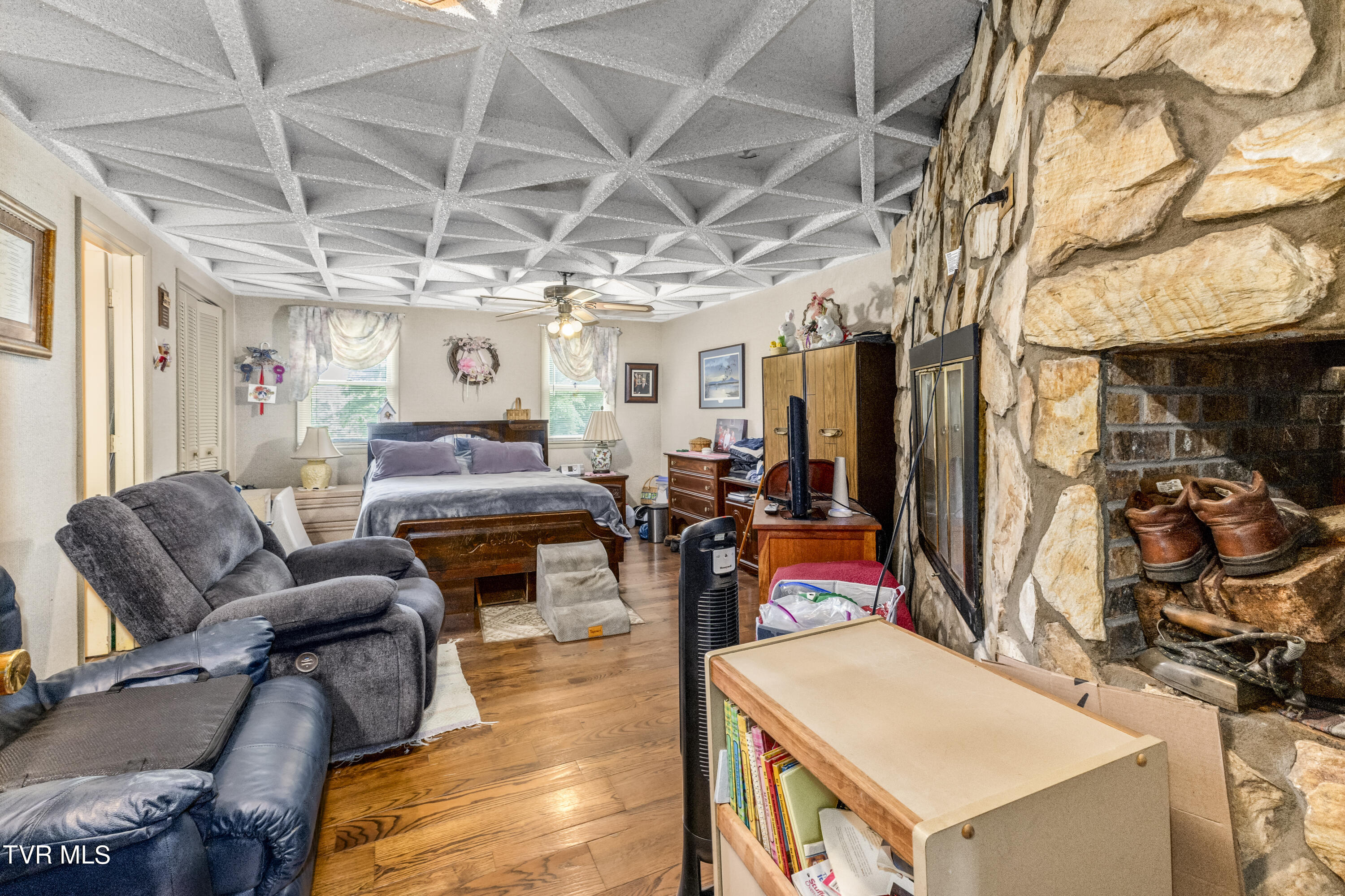 Jonesborough, Tennessee, 37659, United States, 3 Bedrooms Bedrooms, ,3 BathroomsBathrooms,Residential,For Sale,1888653