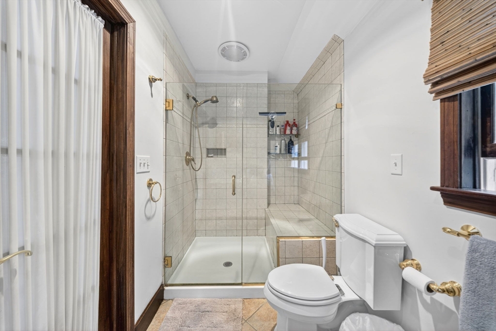Groveland, Massachusetts, 01834, United States, 4 Bedrooms Bedrooms, ,4 BathroomsBathrooms,Residential,For Sale,2048598