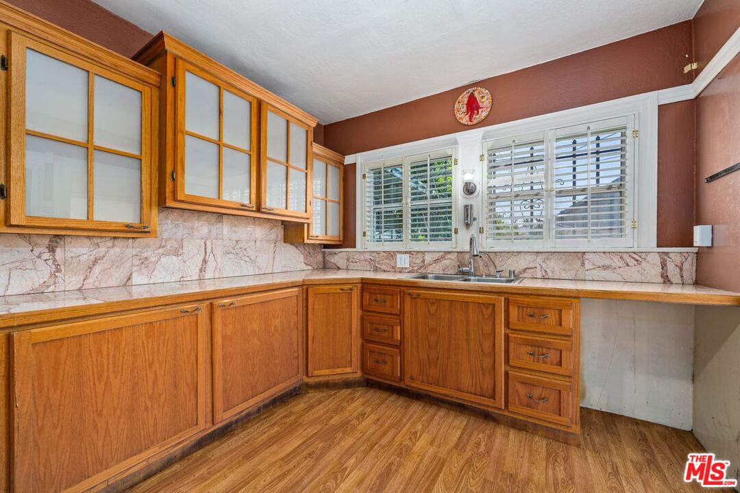 Los Angeles, California, 90004, United States, 3 Bedrooms Bedrooms, ,1 BathroomBathrooms,Residential,For Sale,1896510