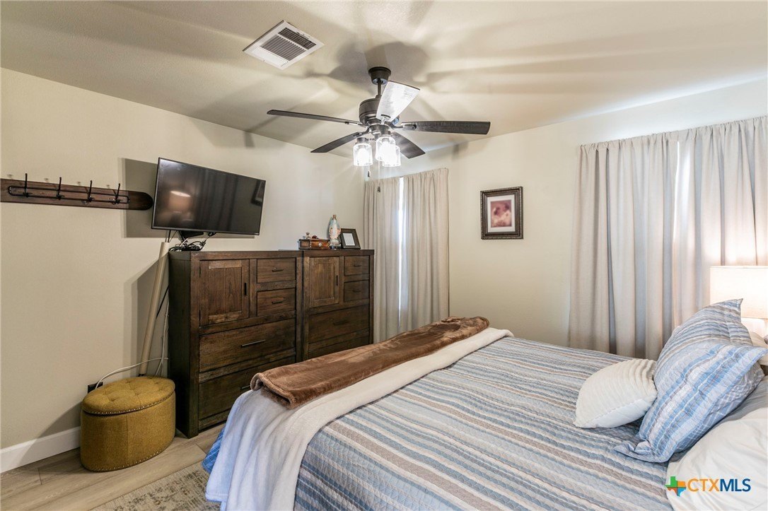 Granger, Texas, 76530, United States, 3 Bedrooms Bedrooms, ,2 BathroomsBathrooms,Residential,For Sale,1923229