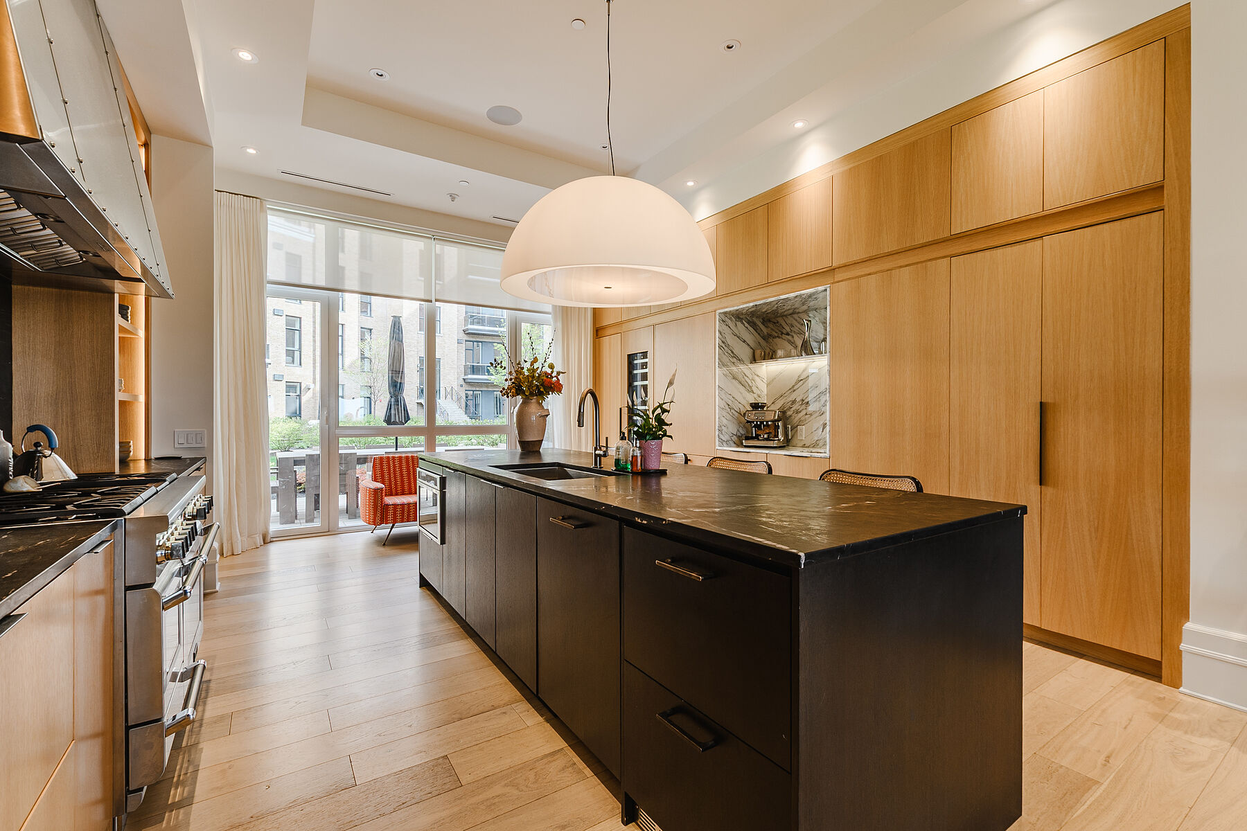  Stunning Custom Condo - 物件實景