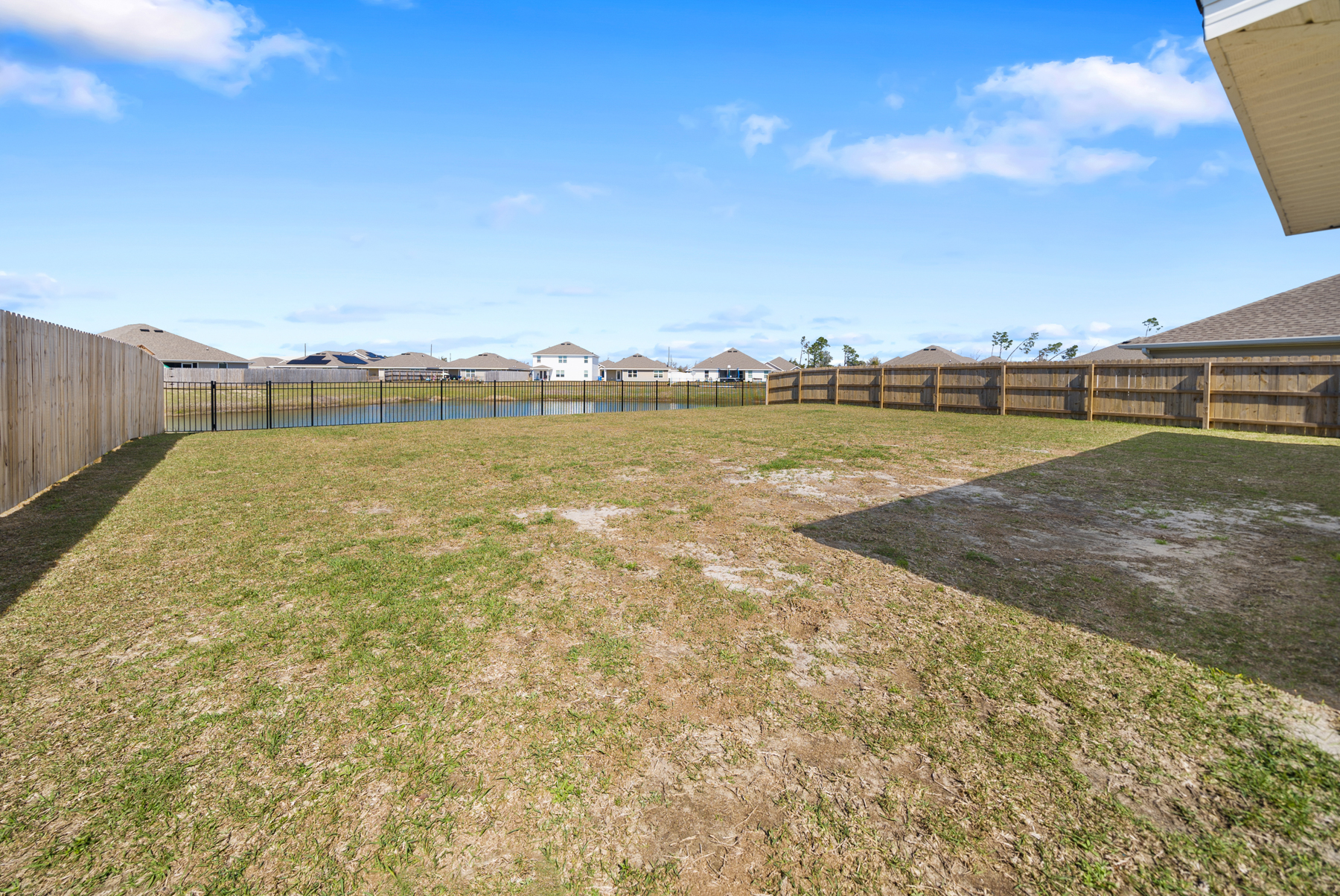 Thoughtfully Designed Residence With Fenced Backyard Near Tyndall AFB - 物件實景