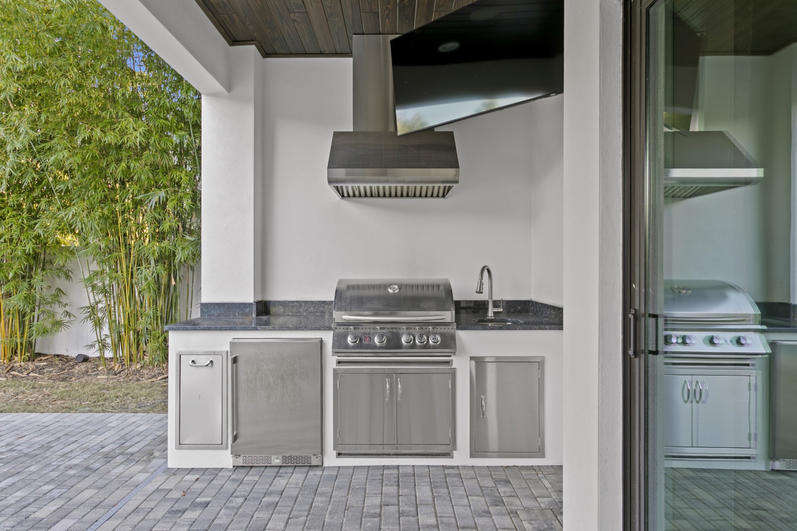 Tampa, Florida, 33609, United States, 5 Bedrooms Bedrooms, ,5 BathroomsBathrooms,Residential,For Sale,2008551