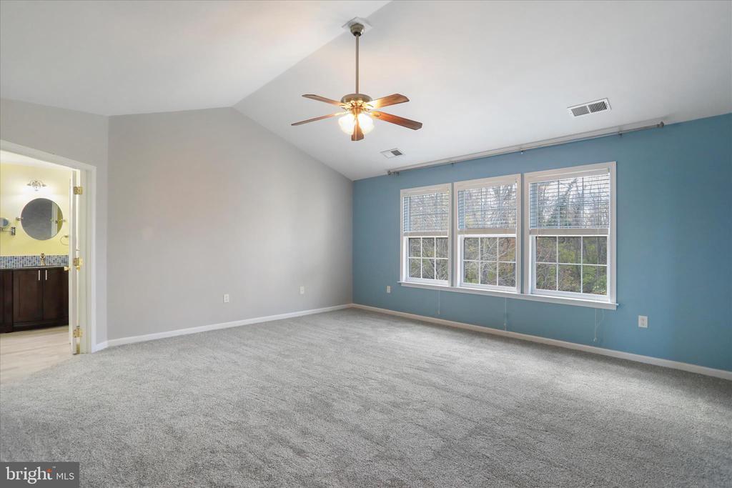 Bunker Hill, West Virginia, 25413, United States, 4 Bedrooms Bedrooms, ,4 BathroomsBathrooms,Residential,For Sale,1991457