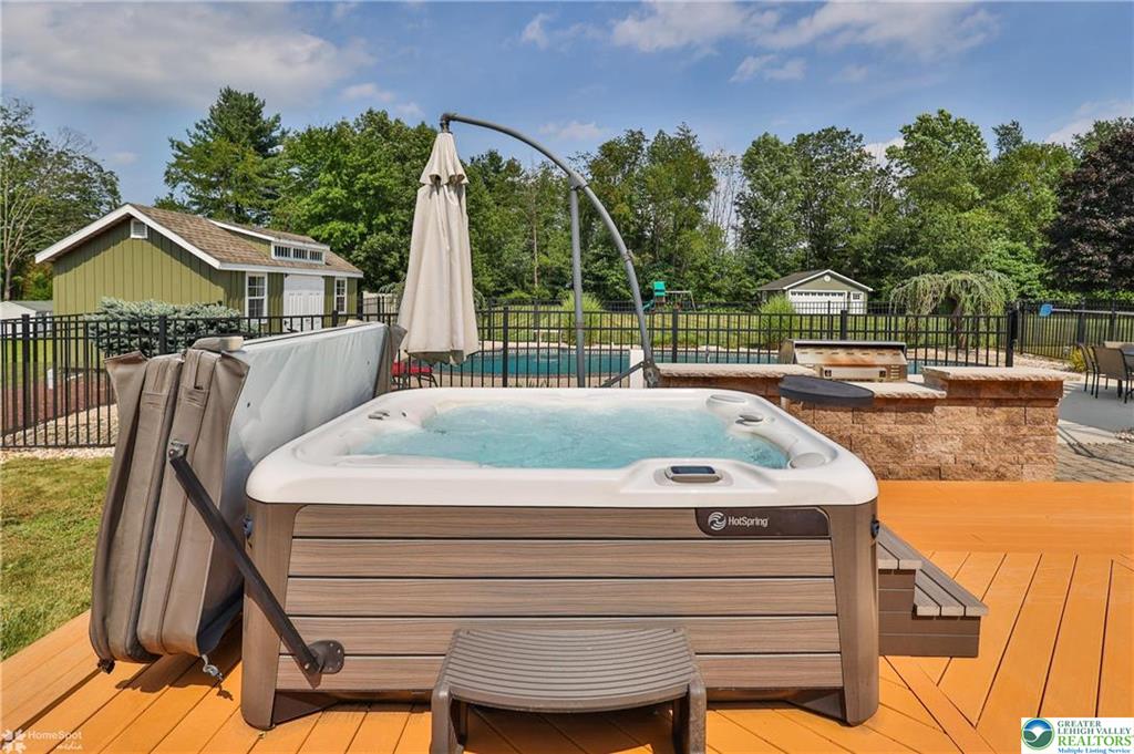 Stroudsburg, Pennsylvania, 18360-6926, United States, 7 Bedrooms Bedrooms, ,4 BathroomsBathrooms,Residential,For Sale,1904497