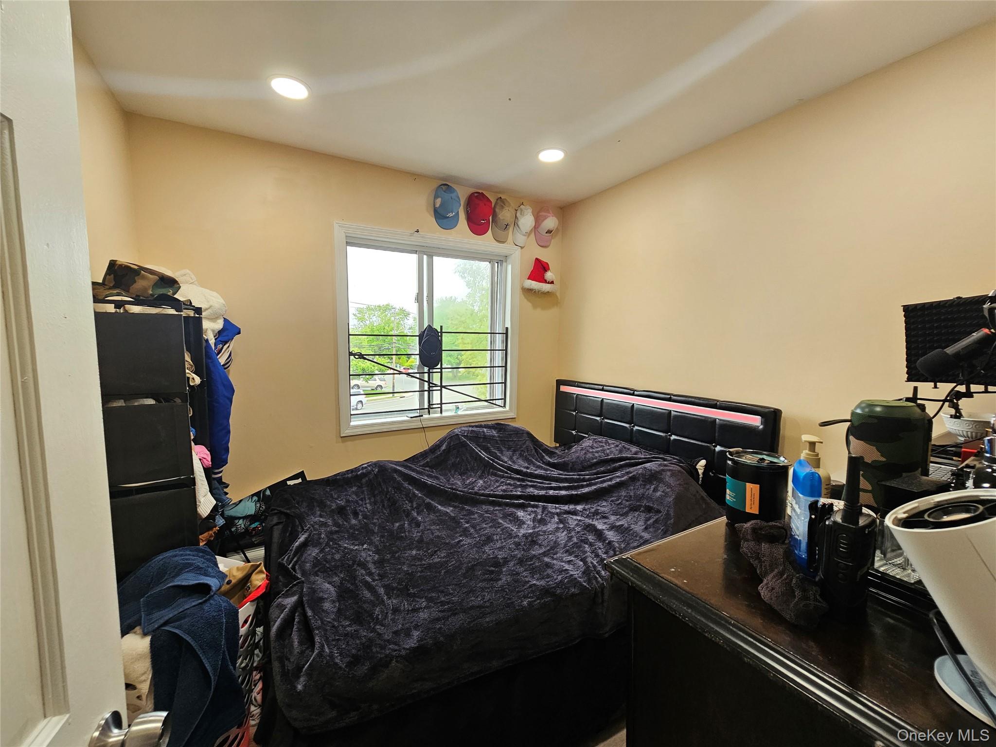 Copiague, New York, 11726, United States, 7 Bedrooms Bedrooms, ,3 BathroomsBathrooms,Residential,For Sale,2049033