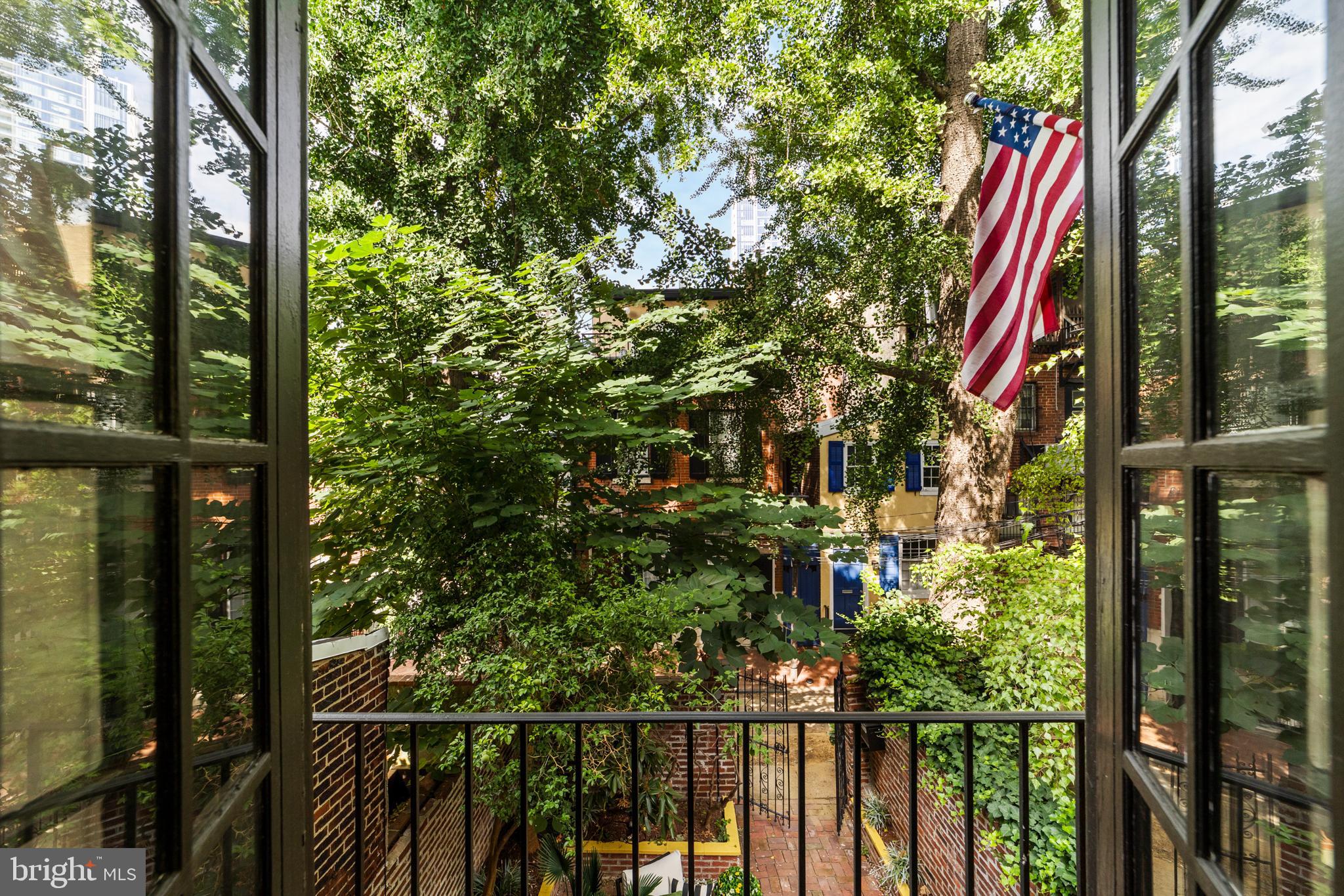 PHILADELPHIA, Pennsylvania, 19107, United States, 3 Bedrooms Bedrooms, ,3 BathroomsBathrooms,Residential,For Sale,1989862