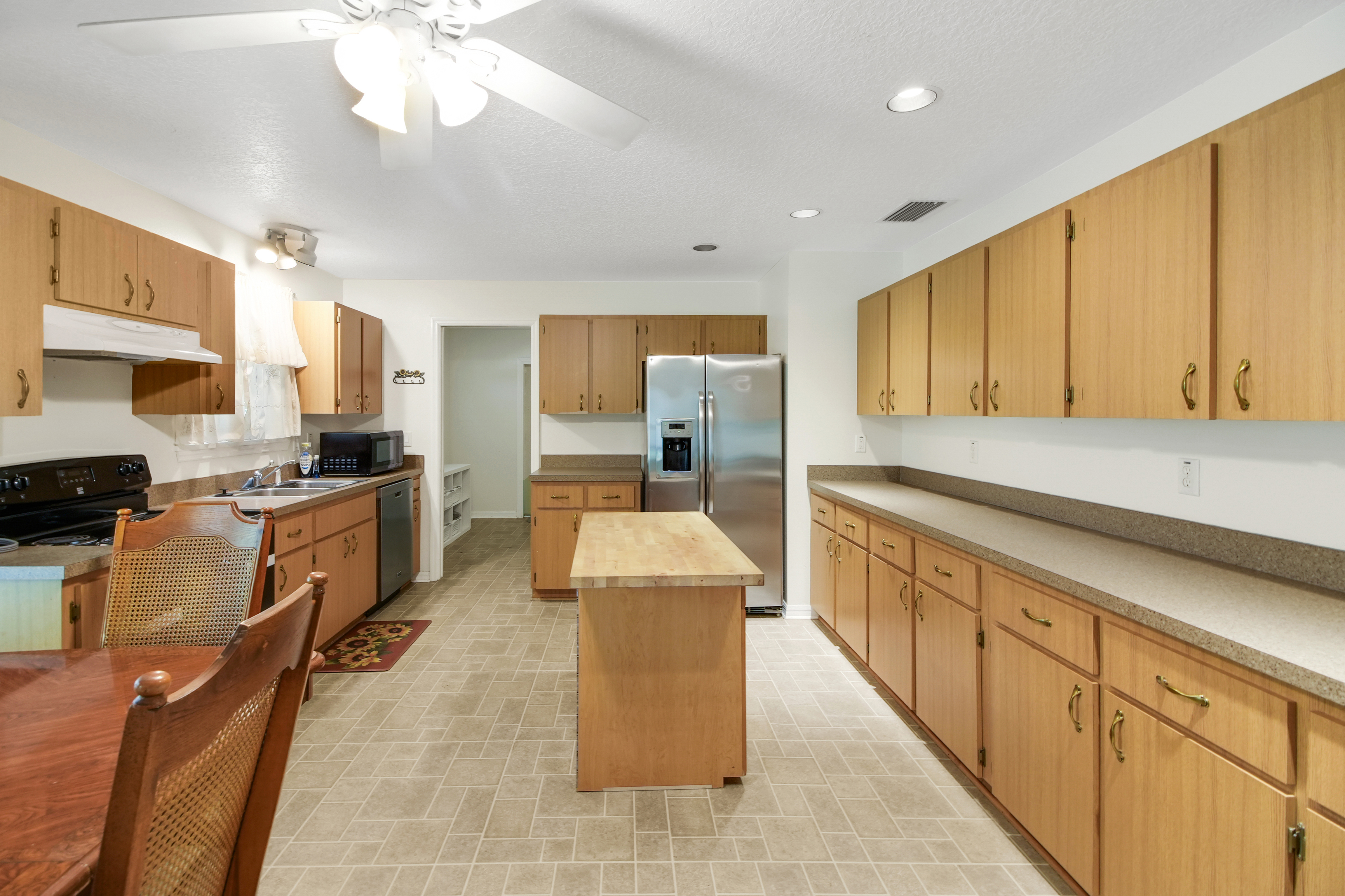 Lady Lake, Florida, 32159, United States, 6 Bedrooms Bedrooms, ,5 BathroomsBathrooms,Residential,For Sale,1921819