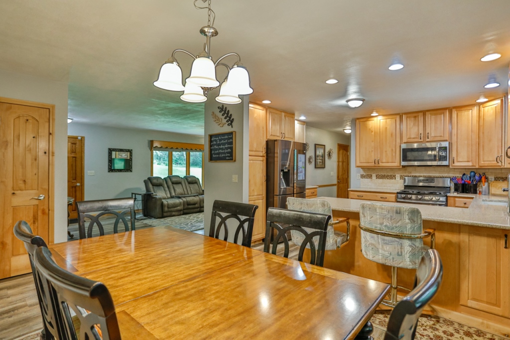 Wausau, Wisconsin, 54401, United States, 3 Bedrooms Bedrooms, ,3 BathroomsBathrooms,Residential,For Sale,1874102