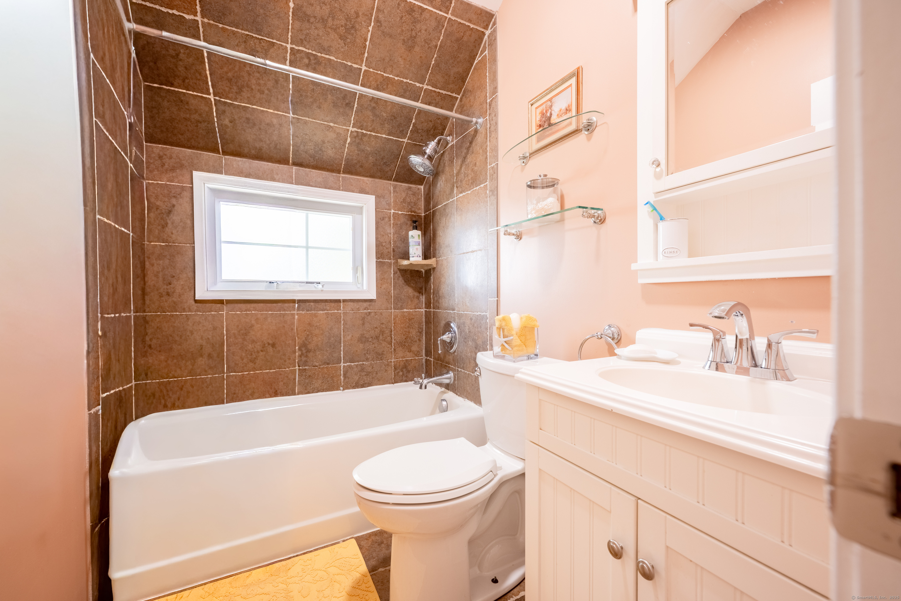 West Haven, Connecticut, 06516, United States, 3 Bedrooms Bedrooms, ,3 BathroomsBathrooms,Residential,For Sale,1958925