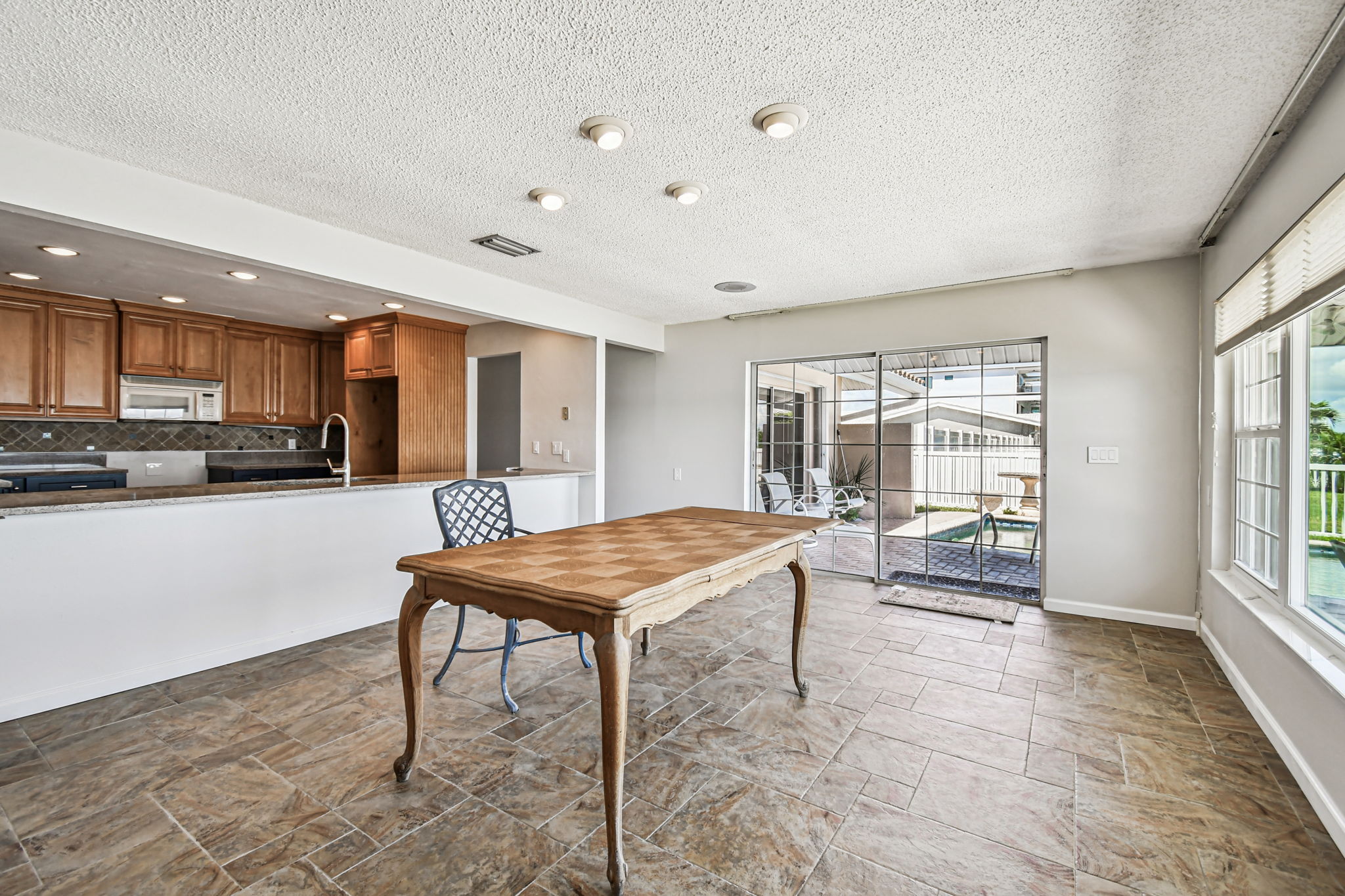 Madeira Beach, Florida, 33708, United States, 4 Bedrooms Bedrooms, ,2 BathroomsBathrooms,Residential,For Sale,2005483