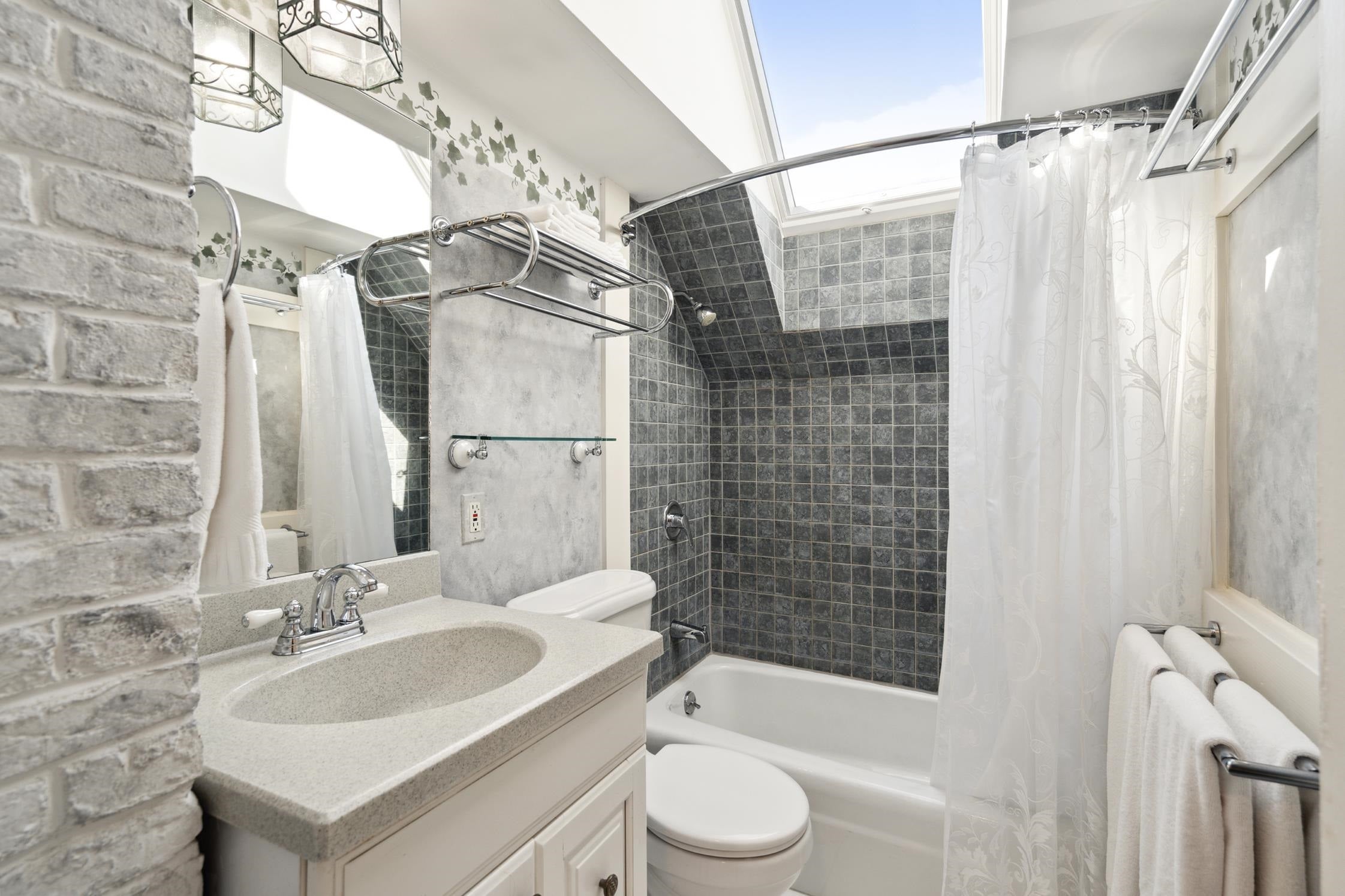 Bristol, New Hampshire, 03222, United States, 8 Bedrooms Bedrooms, ,5 BathroomsBathrooms,Residential,For Sale,1883549